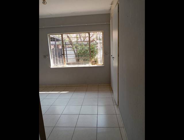 1 BEDROOM PROPERTY TO RENT IN MAYBERRY PARK